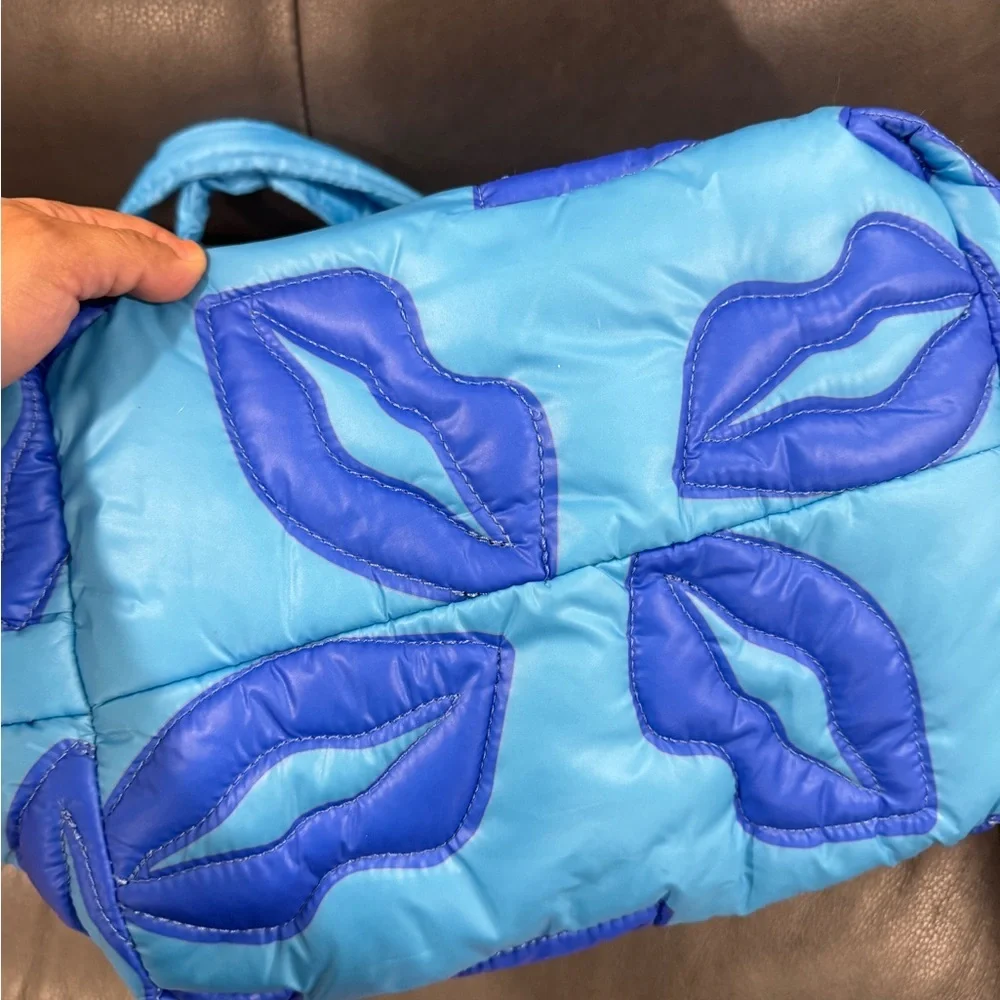 NWT Wildfox Lips Puffy Tote - Picture 3 of 5